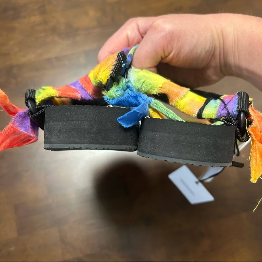 NWT Arizona Love Trekky Bandana Sandal in Rainbow Tie Dye Size 6US/36EU - Picture 9 of 10